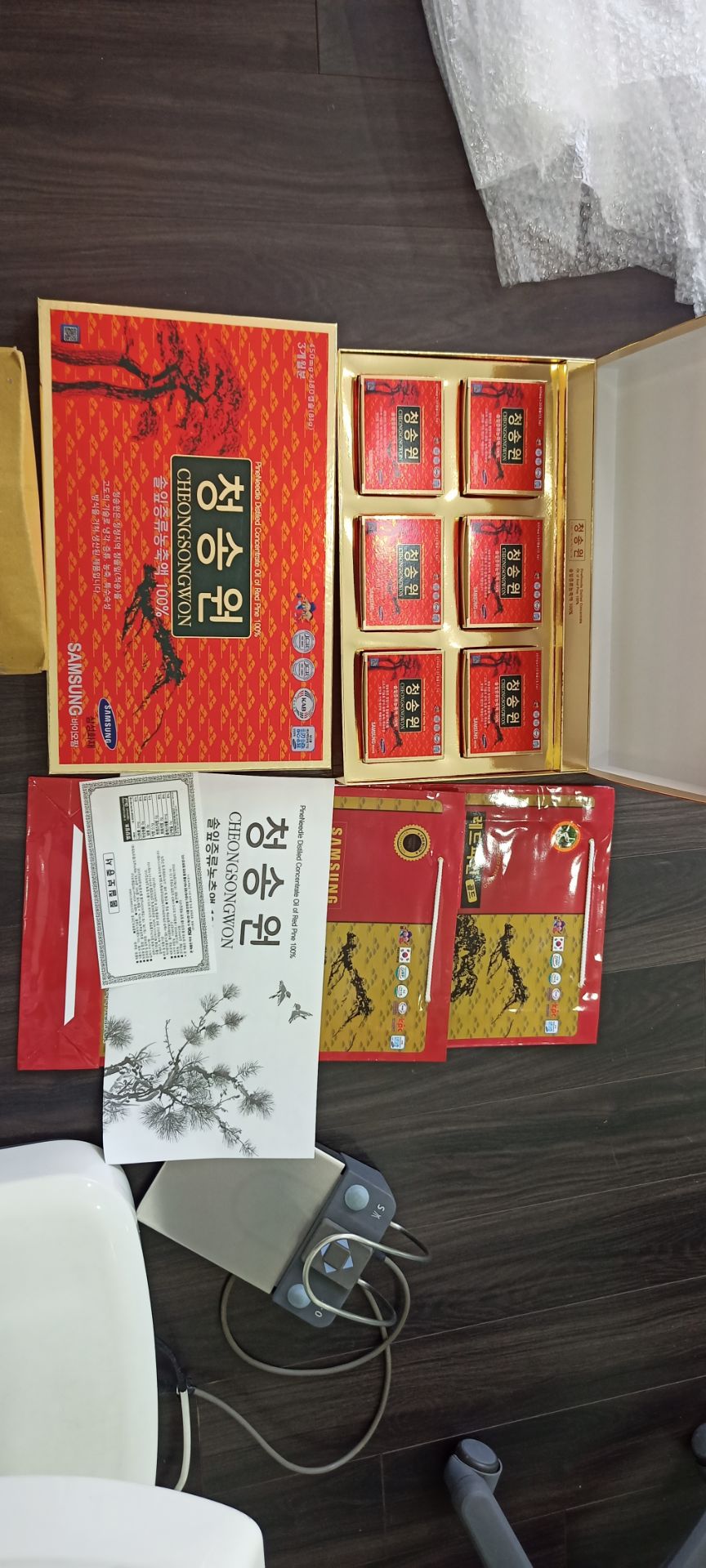 Cảm ơn shop giao hàng nhanh, mua hàng ở Tiki rất yên tâm hàng đúng chính hãng, tinh dầu thông đỏ dùng rất tốt cho sức khỏe, sẽ tiếp tục ủng hộ shop.