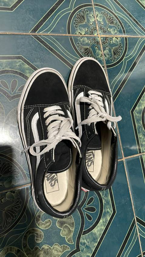 Chồng em khen giày đẹp, size đi vừa chân ạ, mỗi tội dây giày ko hợp tông giày lắm, chồng em bảo thế ạ :)))