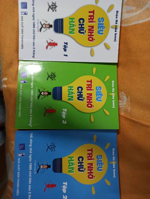 Nội dung giảng giải chi tiết từng từ một rất thích hợp cho người mới bắt đầu. Các chữ trong sách lấy từ giáo trình Boya sơ cấp 1 nên sẽ rất thích hợp khi học kết hợp với giáo trình này. Shop đóng gói cẩn thận, không bị móp méo gì cả, có tặng kèm thêm DVD tài liệu tiếc là máy mình ko có đầu đọc DVD.