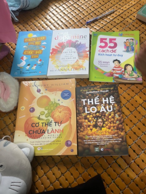 Sách đẹp, có bọc ngoài nên nhận sách ms nguyên vẹn, chữ đẹp đều màu k như những schs mình mua trc đây rẻ nhưng sai chính tả màu nhoè lung tung