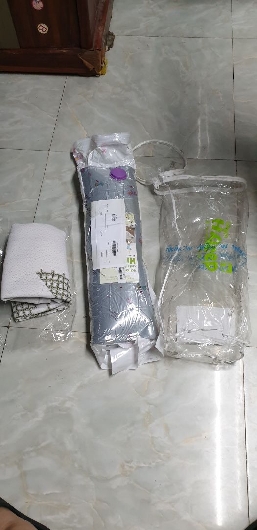Hàng đóng gói 3 lớp: chân không 2 lớp (1 túi nilon + 1 túi hút chân không chuyên dụng) và 1túi đựng chuyên dụng.
Độ bền thì đánh giá sau.
Cảm ơn anh giao hàng nhiệt tình.