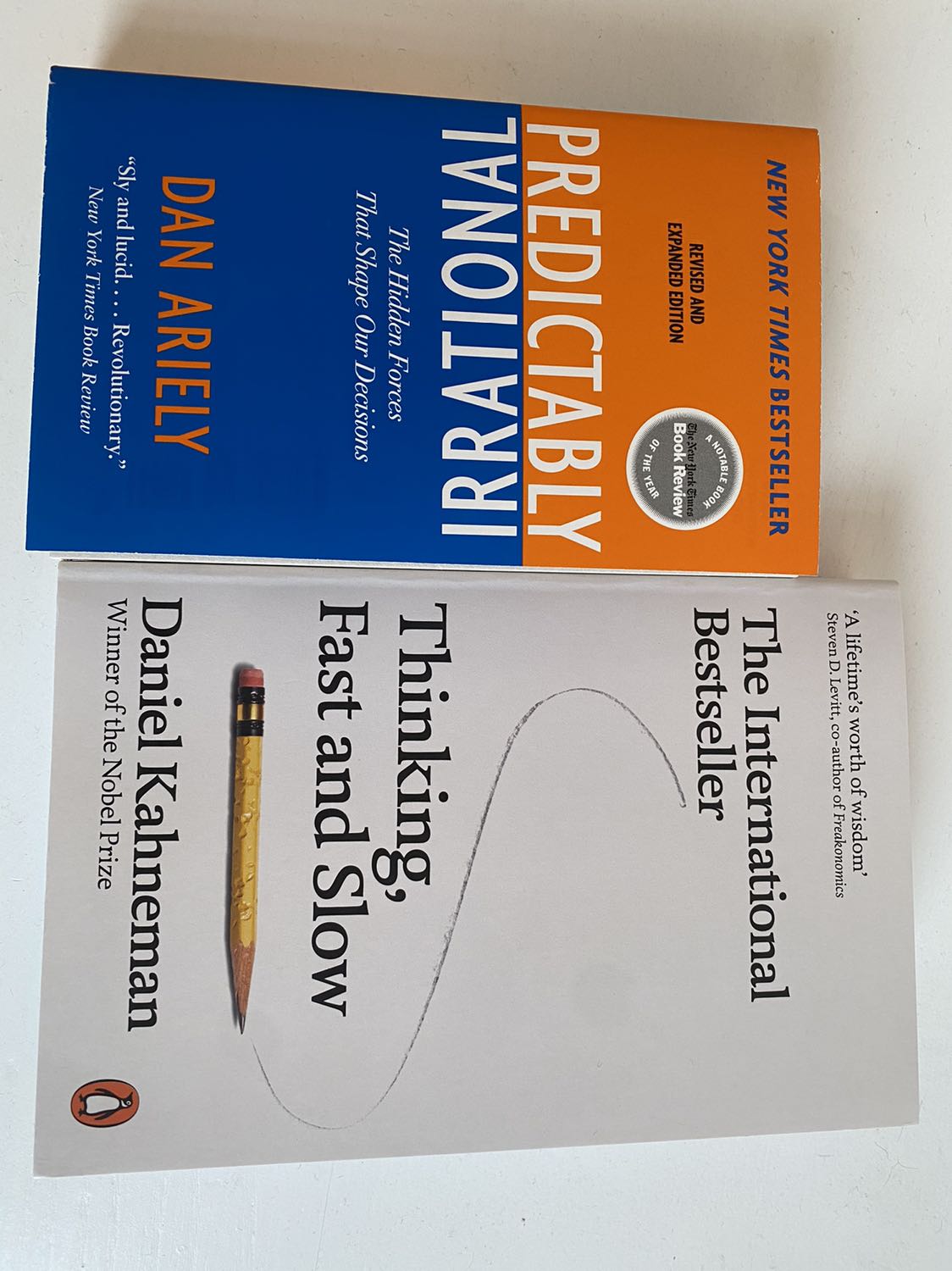 size sách nhỏ hơn mình tưởng tượng, chữ cũng khá nhỏ, giao hàng sớm, sách ko móp méo hư hại