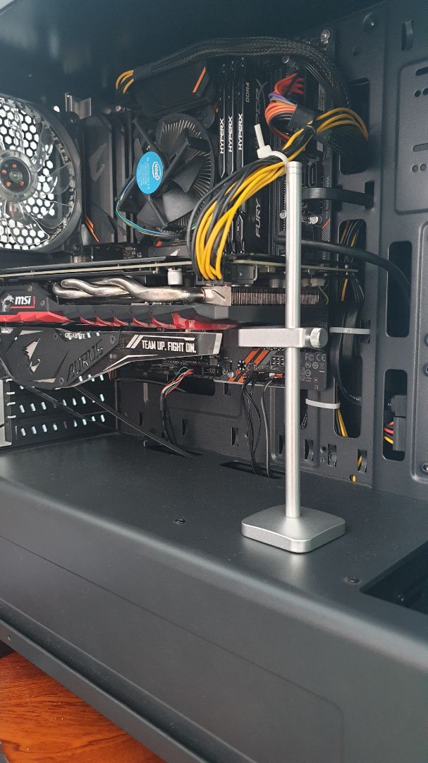 Gia công đẹp, chắc chắn, màu sơn thẩm mỹ. Nên mua nếu gặp rắc rối với các loại giá đỡ khác