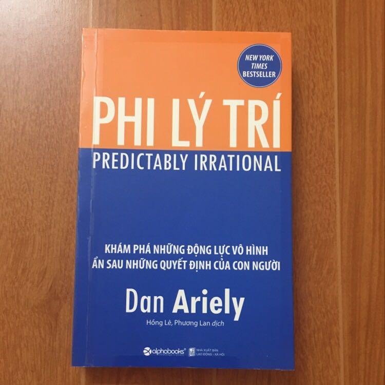 Sách khá dễ đọc đối với người không biết về kinh tế học và tâm lý học như mình. Nội dung thú vị, giúp mường tượng được những cái phi lý có hệ thống của con người khi đưa ra quyết định, từ đó có thể giúp ta lựa chọn chính xác hơn.
