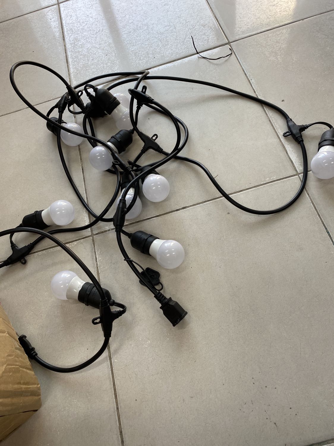 Giao hàng chất lượng đúng như mô tả, đóng gói kỹ. Thêm đầu cắm để nối nền rất tiện lợi.