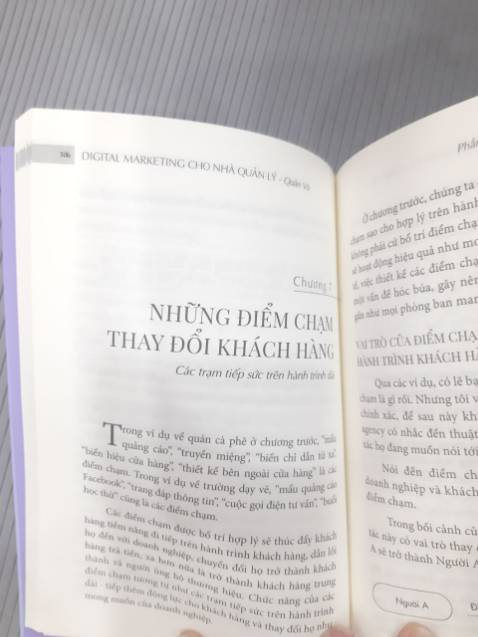 Cảm ơn tác giả đã cho ra cuốn sách giúp mình mở ra một chân trời mới, một góc nhìn mới về digital marketing. Sách viết dễ đọc, dễ hiểu, không nhàm chán giúp mình phần nào tự tin hơn bắt đầu lên kế hoạch xây dựng chiến lược tiếp thị cho doanh nghiệp.
Tiki giao hàng siêu nhanh, shipper thân thiện. 10đ