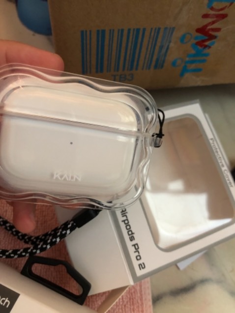 Ôm vừa vặn, có kèm dây đeo. Đúng như mô tả. Giao hàng nhanh