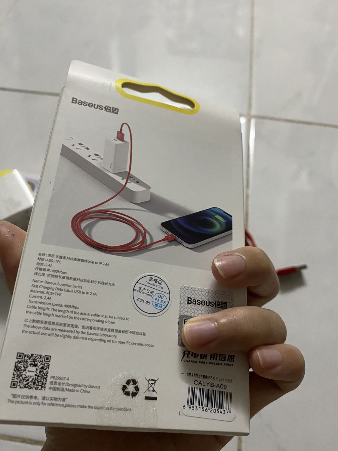 Giao nhanh, gói ổn. Xài đc 1 thời gian kèm củ sạc của Baseus luôn thì thấy ổn, sạc nhanh, có miếng dán giữ không rối rất tiện lợi, được tặng sticker và mã QR trên hộp để check chính hãng, mà chỗ đầu cắm lightning nó khác với cọng sạc đi kèm iphone, chỗ mấy vạch vàng (không biết gọi là gì) còn bị trống 1 vạch nữa làm mới đầu tưởng bị lỗi hay gì, cắm sạc thì thấy ổn và nhanh, để xài thêm thời gian nữa xem sao, nói chung là hài lòng