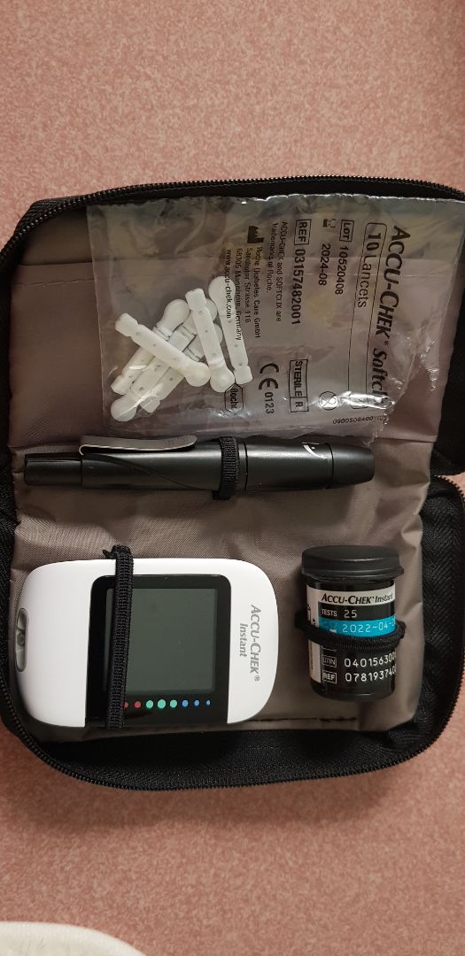 Máy đẹp, gọn nhẹ, đo nhanh và dễ sử dụng. Trừ 1 sao vì tại thị trường VN chưa hỗ trợ app để kết nối không dây đến thiết bị (trả lời chính thức từ Roche VN), trong khi mọi thiết lập thì phải dùng app.