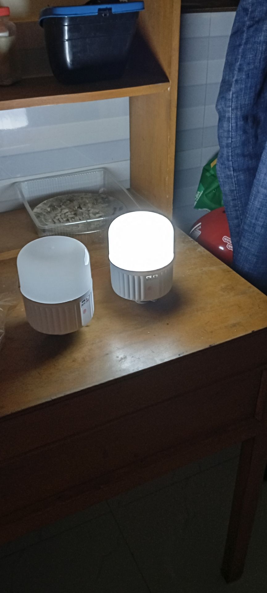 Hai sản phẩm, một hoạt động, 1 không hoạt động