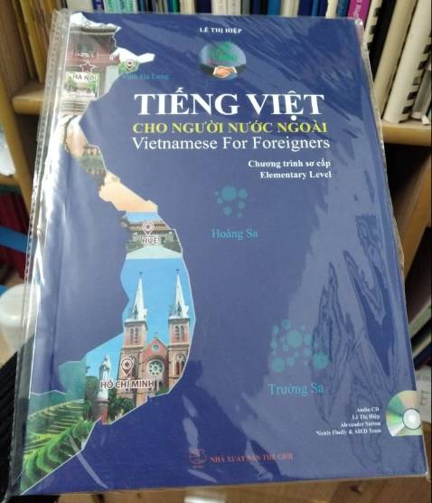 Sách viết hay, dễ học dễ hiểu, phù hợp cho trình độ mới bắt đầu. Nôi dung mỗi bài học có các phần hội thoại, từ vựng, ngữ pháp, thực hành, có đĩa CD hỗ trợ nghe. Chủ đề rõ ràng có nhiều thông tin, hình ảnh sinh động, sách chất lượng cao.