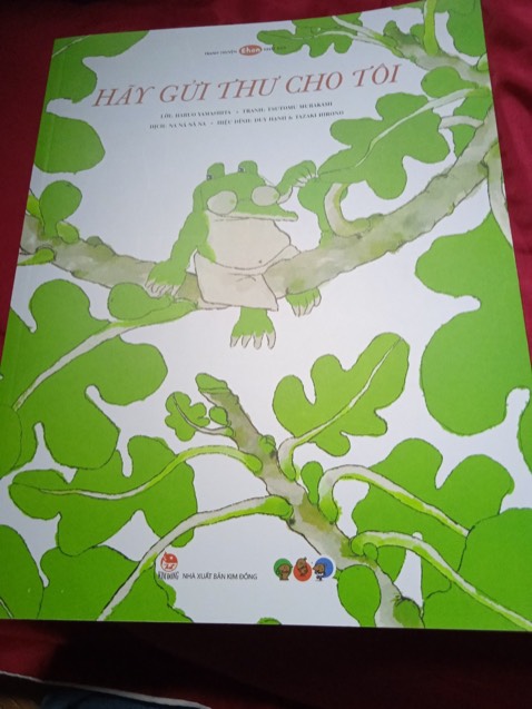 Bìa sách đẹp,màu sắc bắt mắt,giấy dày dặn,mực in rõ nét không bị lem nhoè