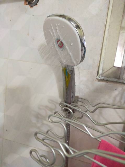 Hàng đóng gói kỹ, cẩn thận chu đáo, nhân viên tư vấn tích cực nhiệt tình, đánh giá 5*,. Chất lượng SP Chắc chắn, cầm đằm tay, áp lực nước chưa mạnh !!