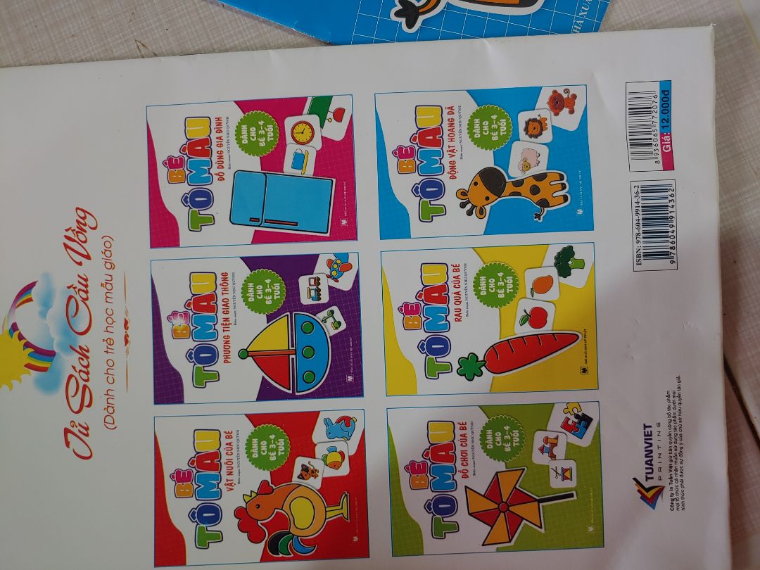 sách hơi mỏng.này chỉ tô màu sáp thôi. quyển nhận biết chữ cái còn có vài câu thơ. tạm đc.rẻ hơn mua nhà sách.