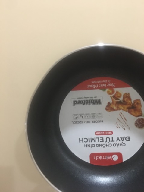 Chảo bị méo và cuống chảo tróc sơn nhìn chắp vá, mua mới mà nhìn rất chán, chưa dùng thử k biết chất lượng lòng chảo như thế nào. Khá là thất vọng