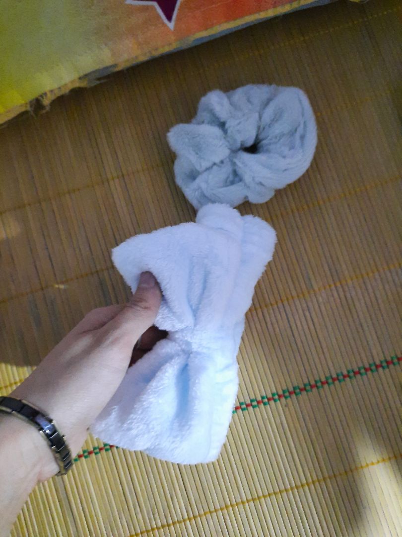 không hài lòng, vì nước tẩy trang này giống như hàng fake, mặt vừa dùng kem nền xong tẩy miếng bông tẩy trang trắng bốc, nói chung là khoomg cod tác dụng tẩy trang luôn giống như nước lã vậy, bình thường chai này sec có 1 lớp dầu ở trên nhưng chai của shop giao laik không có luôn