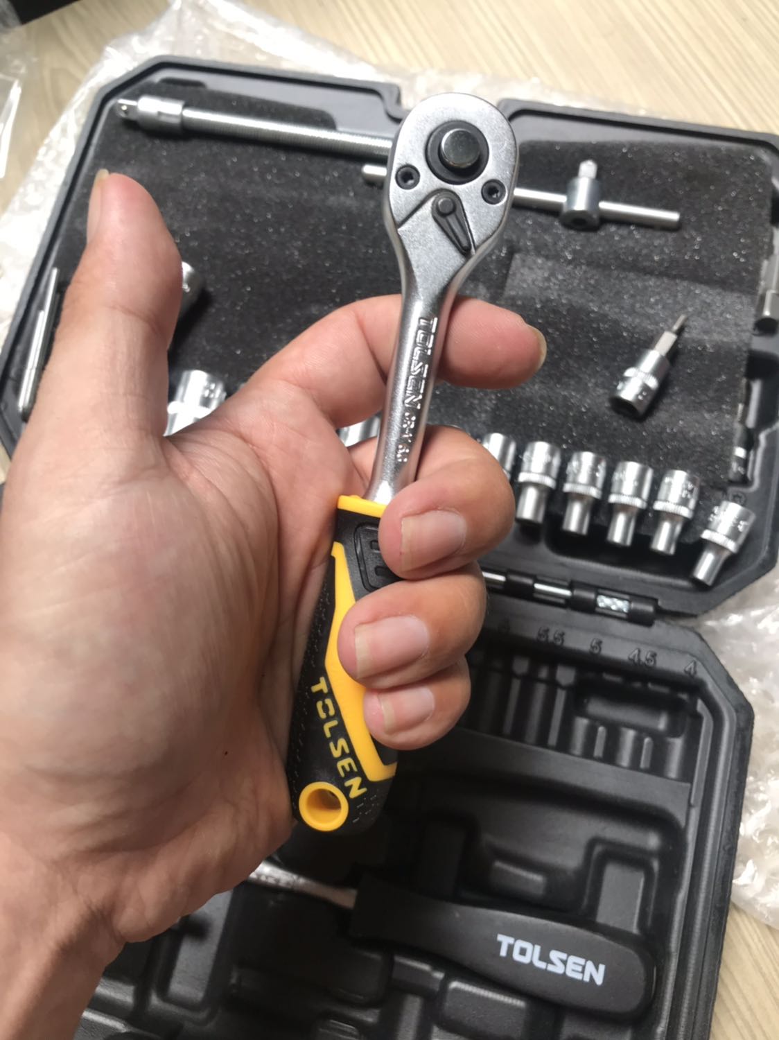 Cảm nhận hơi nhỏ tay, độ bền thì để xài rùi mới bit