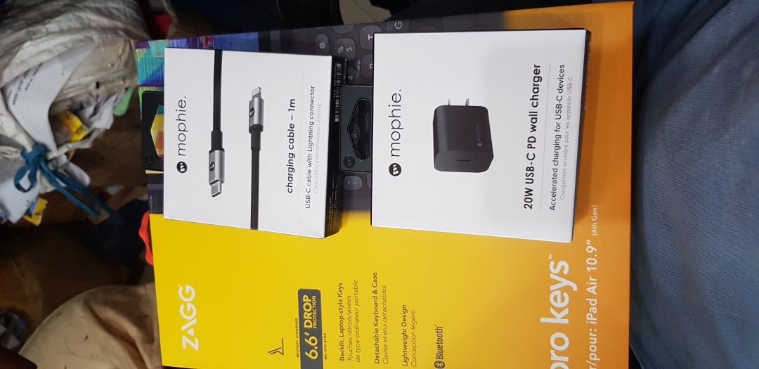 giá ngọt mà còn được tặng thêm đồ ko mua shop này mua chop nào nữa, gắn ipad air 4 2020 vừa ý ghê