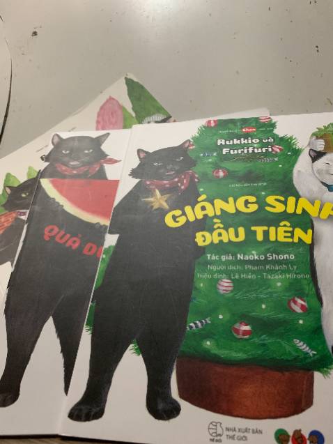 vận chuyển nhannh, đóng gói hơi kĩ mở lâu, nhưng mà sách ko bị rách hay quăn goca. Nên mua