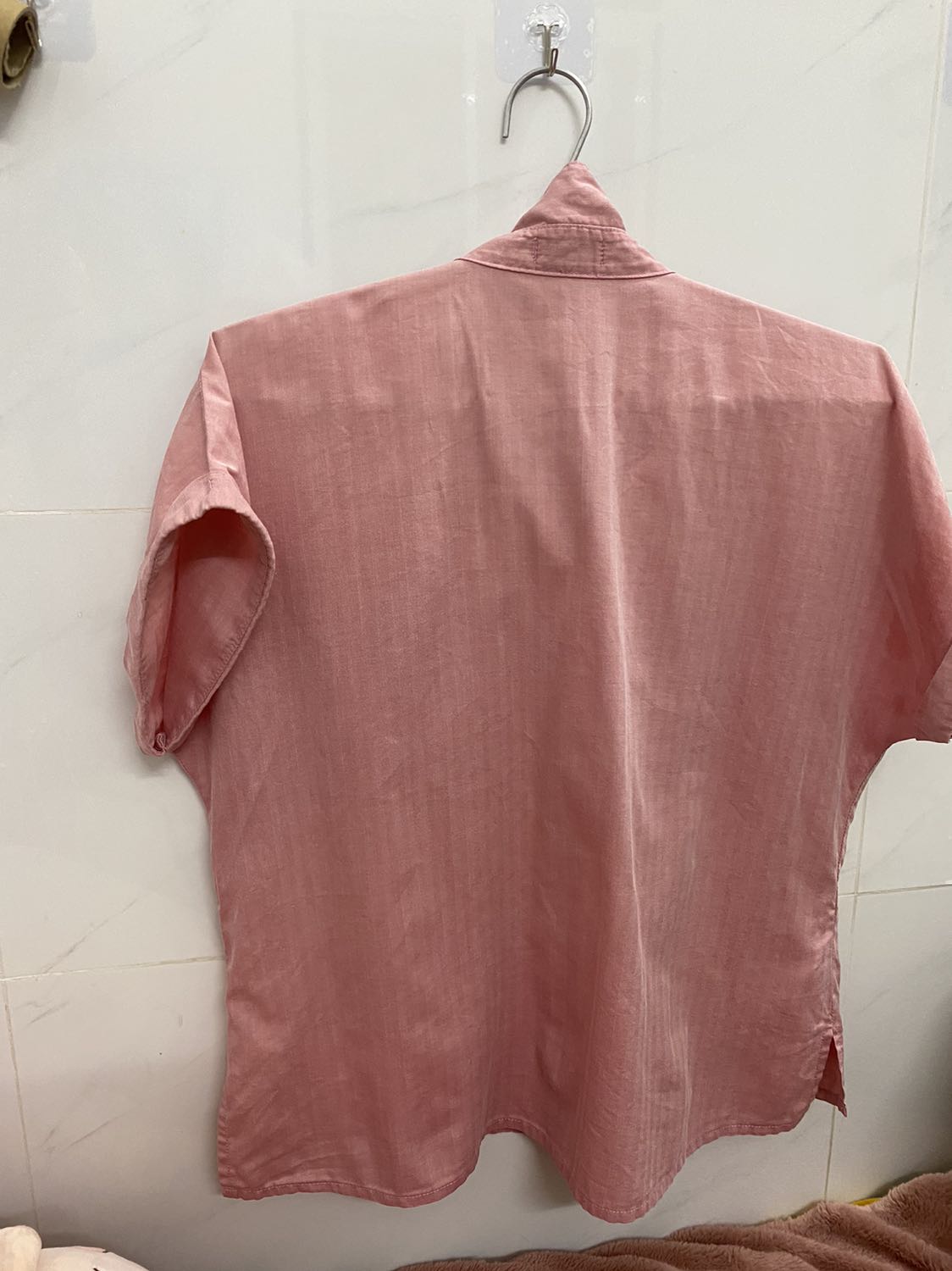 Đáng lý ra cho đơn hàng 5* nhưng phải rút lại vì sách hướng dẫn báo có túi đựng nhưng hộp bàn ủi lại k có
Nếu có rơi rớt đâu thì mong tiki giao lại cho mình

Bàn ủi ok
Ủi cũng tạm ổn, thích hợp với áo quần ít nhăn và đơn giản
Nếu kiểu quá phức tạp thì khó làm phẳng hết do ủi treo và cầm vải áo bằng tay