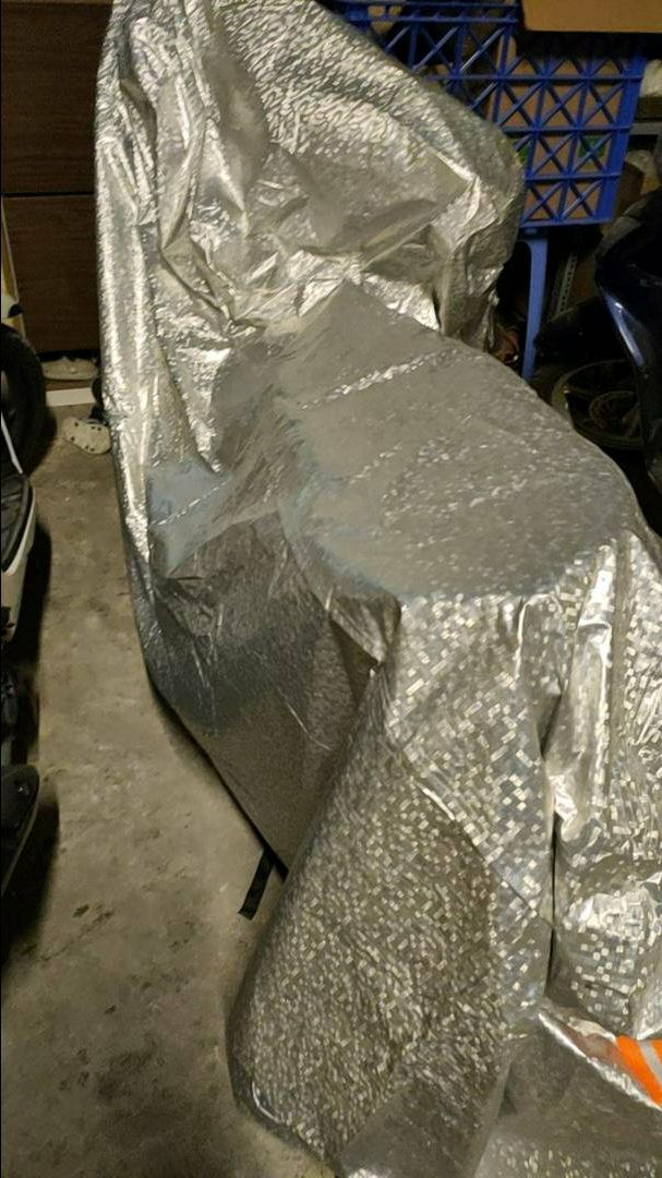 Giao hàng hơi lâu , chất lượng hàng ok , nên mua , ko biết mưa có bị thấm ko nữa , giờ mùa này che bụi thì hết ý luôn , :))) chùm kín xe