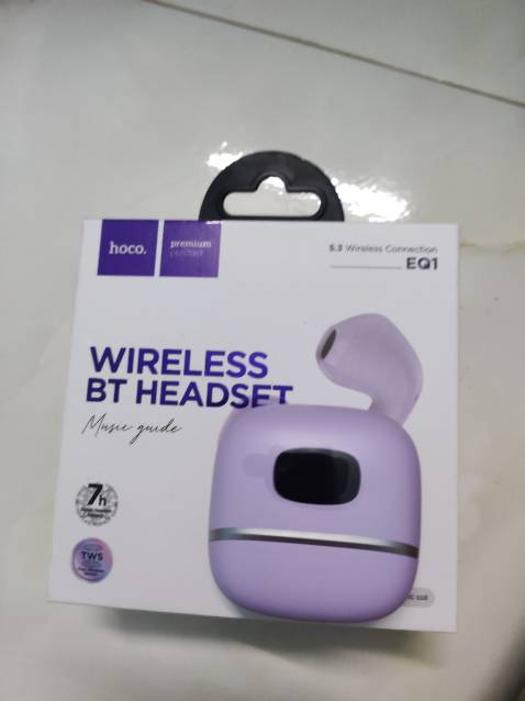 Mèn ơi, lúc nhận hàng tưởng đâu shipper nhầm ai dè ko nhầm. Shop đóng gói ok lắm , lúc đầu tưởng đâu giao nhầm cái điện thoại hay gì đấy hộp giấy to khủng . Hộp tai nghe thì xịn khỏi bàn luôn , kết nối nhanh nhạy , âm thanh thì khỏi chê luôn. Có 10 sao là cho shop 10 sao luôn 🤩 mụt chiếc shop quá uy tín , mọi người nên mua nhé .