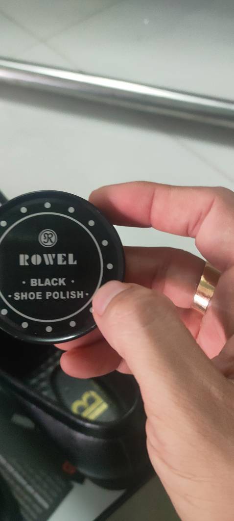 Giày đẹp. Vừa chân. Giao hàng nhanh. Được tặng xi đánh giày bàn chải và khăn lau. Sẽ wuay lại