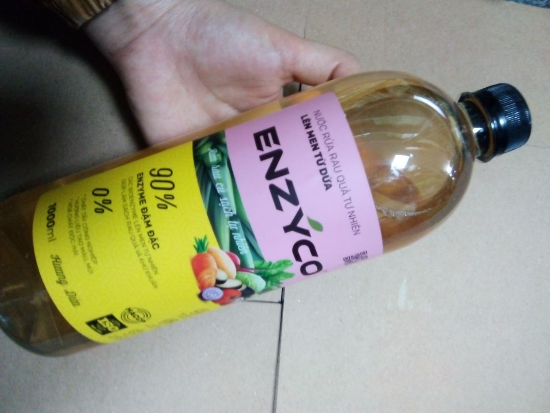 chai này cực to luôn, ngâm táo tầm 5 phút thấy sạch bóng, cảm giác ăn cũng yên tâm hơn