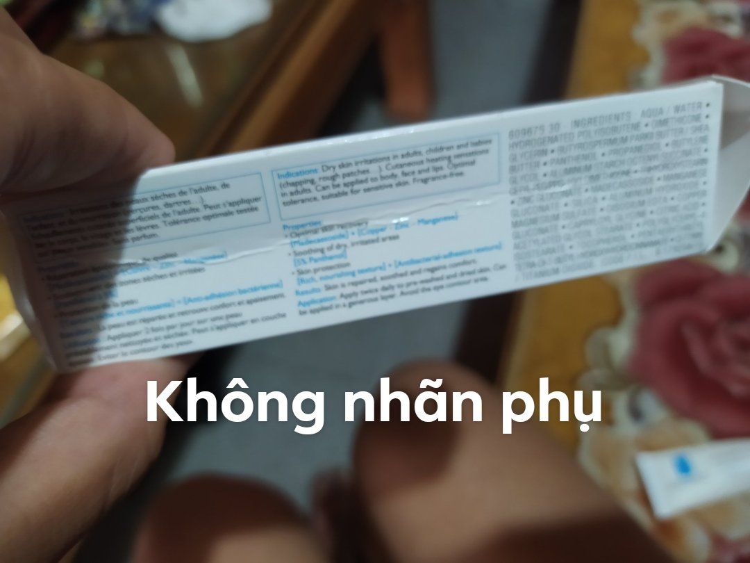 hàng fake.
không tem niêm phong, 
mã số in trên vỏ không trùng với  hộp
id không đúng
màu sắc khác hoàn toàn với bản auth đang dùng.
yêu cầu tiki phạt nhà bán và hoàn tiền ngay lập tức