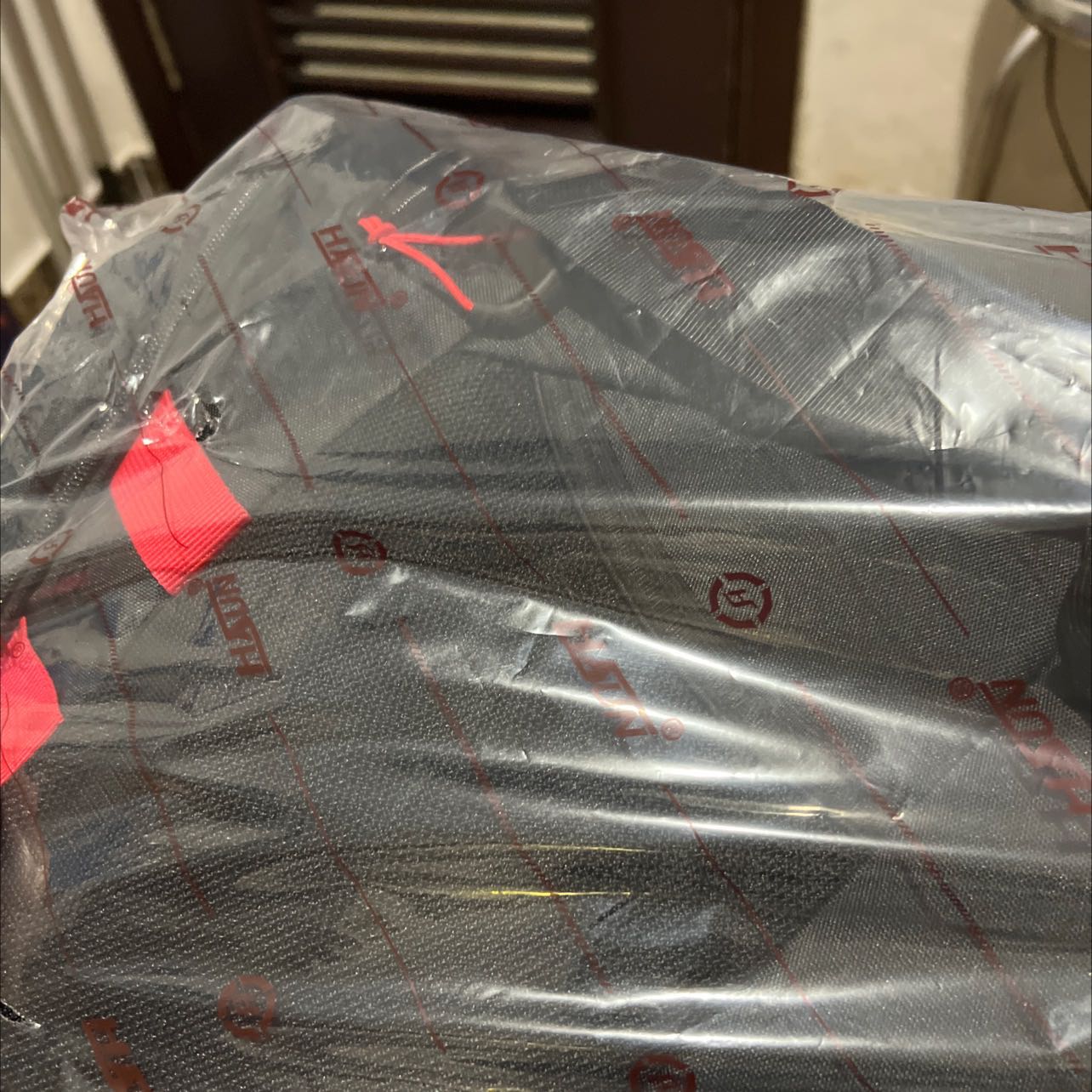 Ok túi chất đẹp nhưng kích thước ko đúng như quảng cáo nhé
Yêu cầu shop chính sửa lại kính thước ko đăng xạo 53* đăng 57*