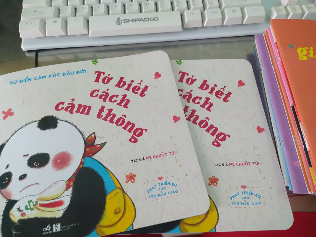 mình bị giao thiếu quyển Tự tin rồi. giao tận 2 quyển Cảm Thông. hic 🥺