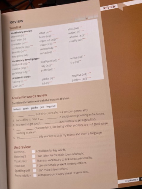 Sách gốc có mã code truy cập web để học. Tương đối tốt có thể rèn luyện được kỹ năng nghe , nói, có cả phần pronoun nghe rồi luyện nói theo