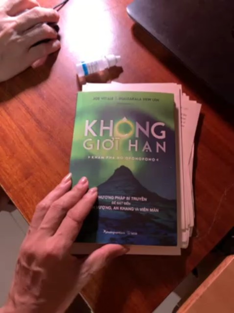Sách chất lượng quá kém ạ. Em cũng không rõ nội dung trong có đúng với phiên bản chuẩn nữa hay không. Mà mua sách về cầm đọc cái rớt tơi tả. Một trải nghiệm đọc sách cực tệ