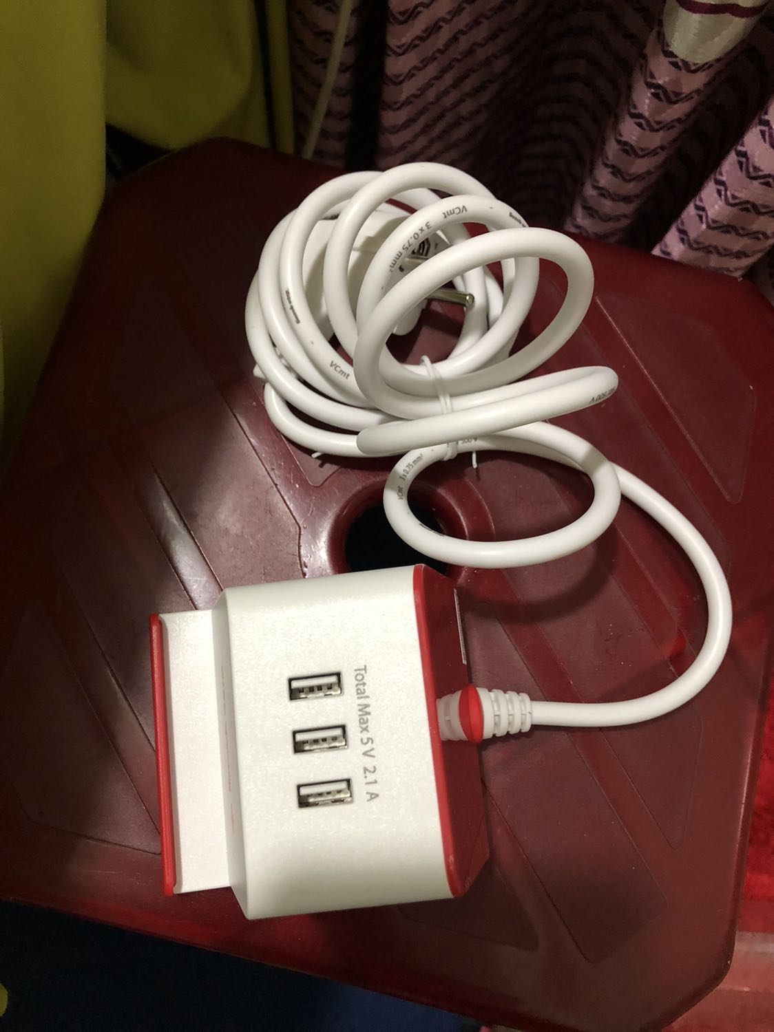 Giao hàng nhanh và ổ cắm rất chắc chắn. mình xài cảm thấy rất an tâm