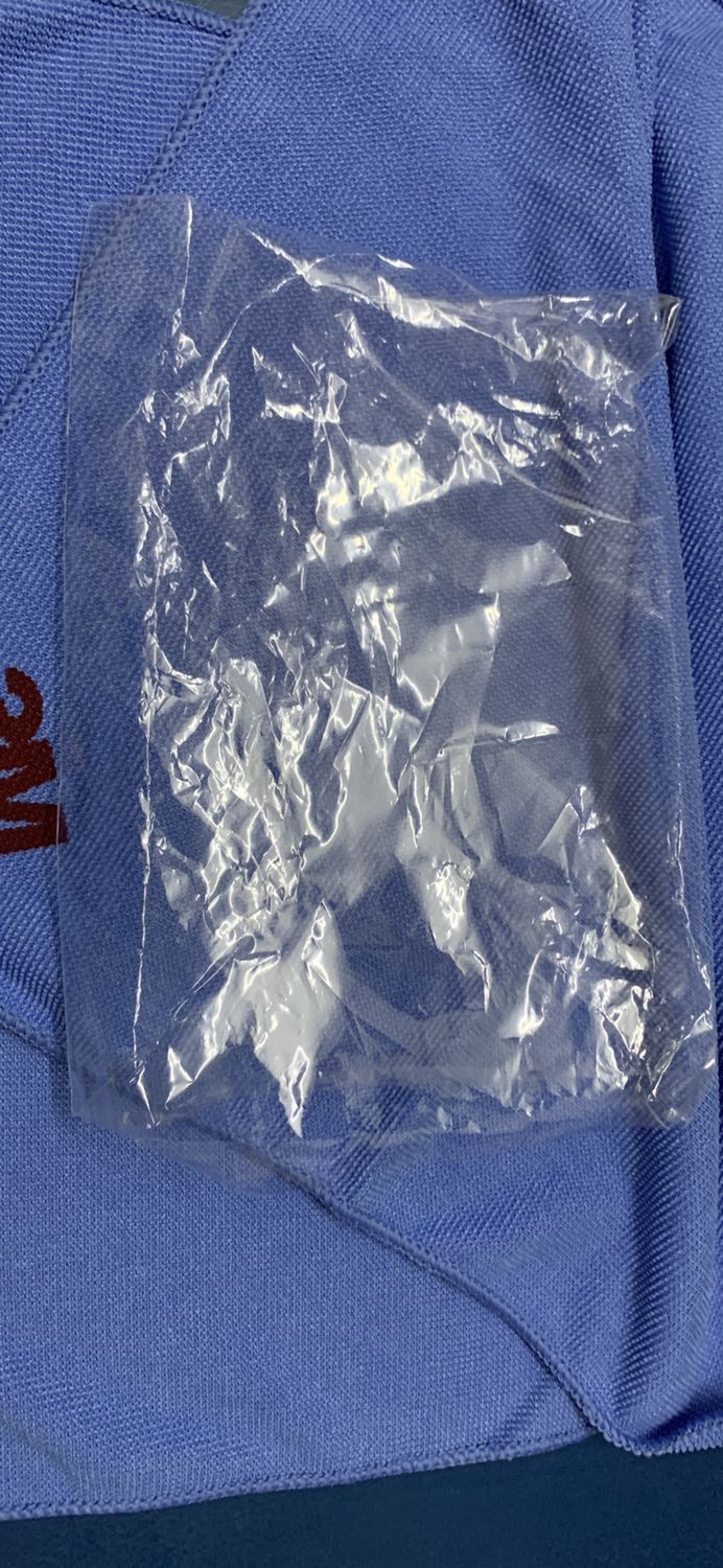 Sản phẩm nhìn tốt, nhưng bao bì nilong đựng là bọc trắng, không có nhãn hiệu nhà sản xuất. Không biết có phải hàng *** không (?!).