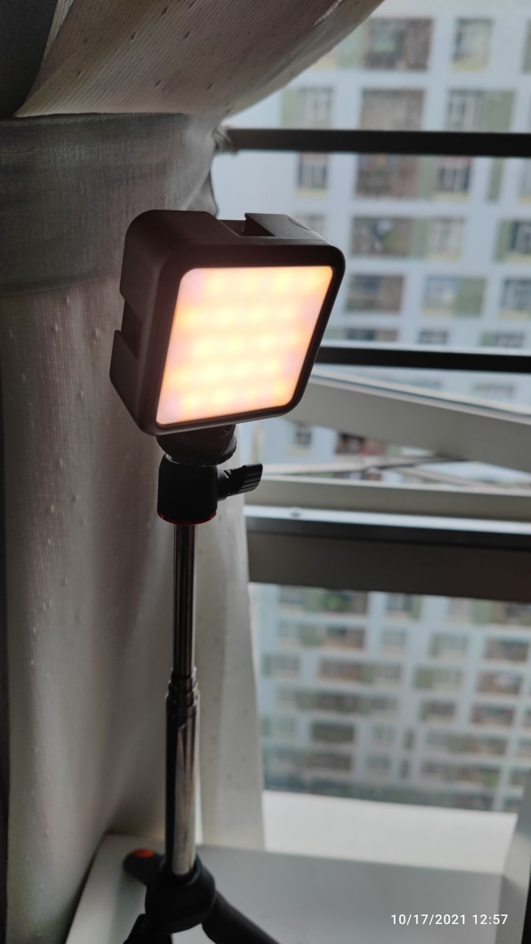 dùng khá ngon. có nhiều chế độ màu để chỉnh màu ánh sáng tùy vào từng trường hợp