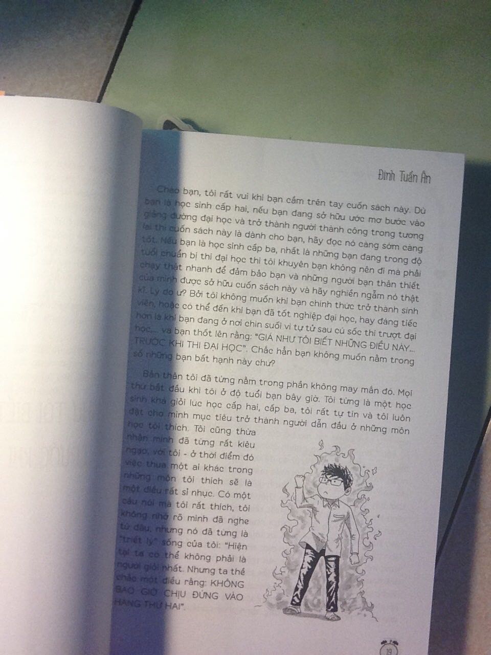 Tiki giao hàng rất đúng tgian . Sách rất đẹp và ko bị trầy xước ở đâu cả. Nội dung cuốn sách cũng rất cần thiết cho các bạn học sinh đang băn khoăn không biết chọn ngành hay trường j hay cả những bạn sinh viên đang học Đại học và sắp ra trường