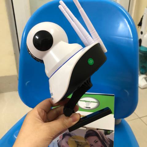 Đặt 3 cái liền nên cứ lo hàng không như ý, mà nhận hàng rồi quá ưng cái bụng. 
Hộp đẹp không hề bị móp méo, đủ hết phụ kiện, cứ tưởng camera để bàn mà có cả chân đế gắn lên tường luôn. 
Like
 Chất lượng ảnh full Hd rất rõ nét, Loa to lắm mọi người, đàm thoại 2 chiều rất ok. xoay được các góc luôn. 
Nói chung đáng đồng tiền bát gạo. Nên mua nhé mọi người. Mong là nó bền dài dài. 
Cho shop 500 like ;)))