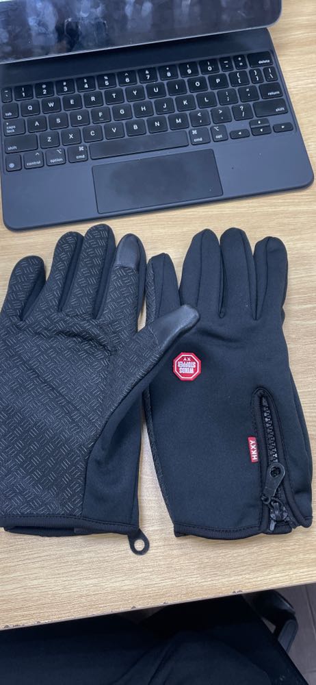 Tạm ổn. Dày và cảm ứng được. Nhưng hình ko giống thực tế   Ko có cổ tay. Cụt ngủn Tạm ổn. Dày và cảm ứng được. Nhưng hình ko giống thực tế   Ko có cổ tay. Cụt ngủn