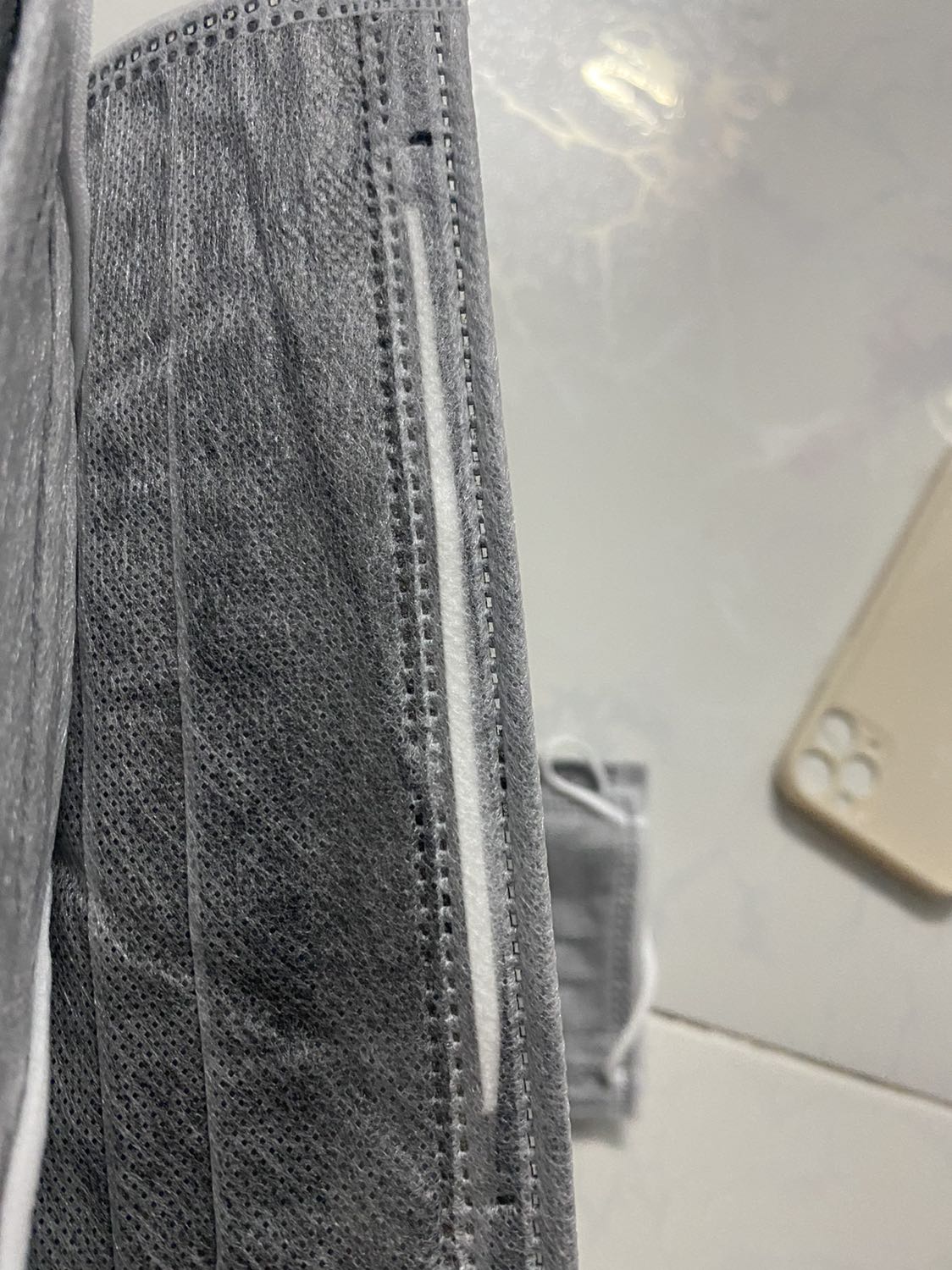 Mình mua rất nhiều khẩu trang của TD Care. Những lô trước đây, chất lượng tốt nên mình rất ưng ý. Tuy nhiên, đợt này chất lượng cực tệ. Khẩu trang bị lỗi rất nhiều,1 hộp có khi hơn 10 cái bị lỗi,  k có thanh sắt nẹp mũi, k có dây đeo, nhiều cái thanh sắt đc làm rất tạm bợ, chỉ cần đeo 1- 2 tiếng à thanh sắt bị lòi ra ngoài. Mình rất thất vọng