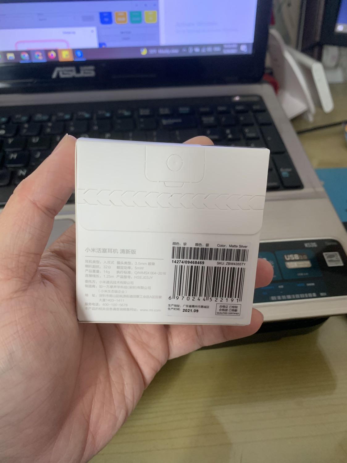 1 điều cực thích của tiki là giao hàng siêu tốc, mới order 1 ngày đã có, tai nghe này thì giá siêu mềm, nghe rất ổn, kiểu dáng đẹp, dây và các đầu nối chắc chắn. Còn bền k thì còn phải chờ tgian