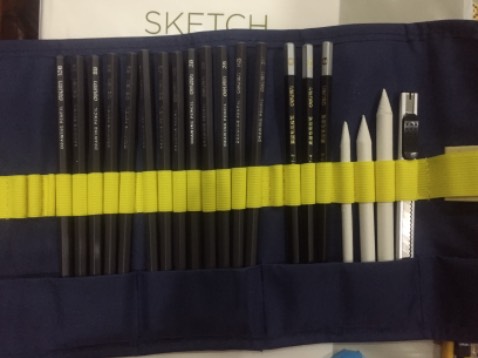 Hàng giao tương đối nhanh, đầy đủ dụng cụ, đóng gói tốt, mình chưa viết thử nhưng nhìn rất chất lượng, 5 sao nha