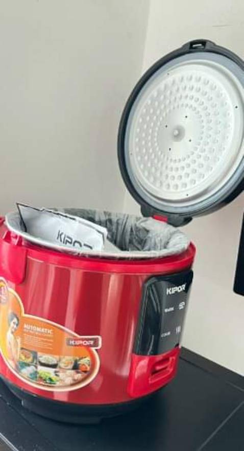 nồi cơm siêu xịn ha . shop phục vụ toots nên thích mua lắm. okeyla nè mn