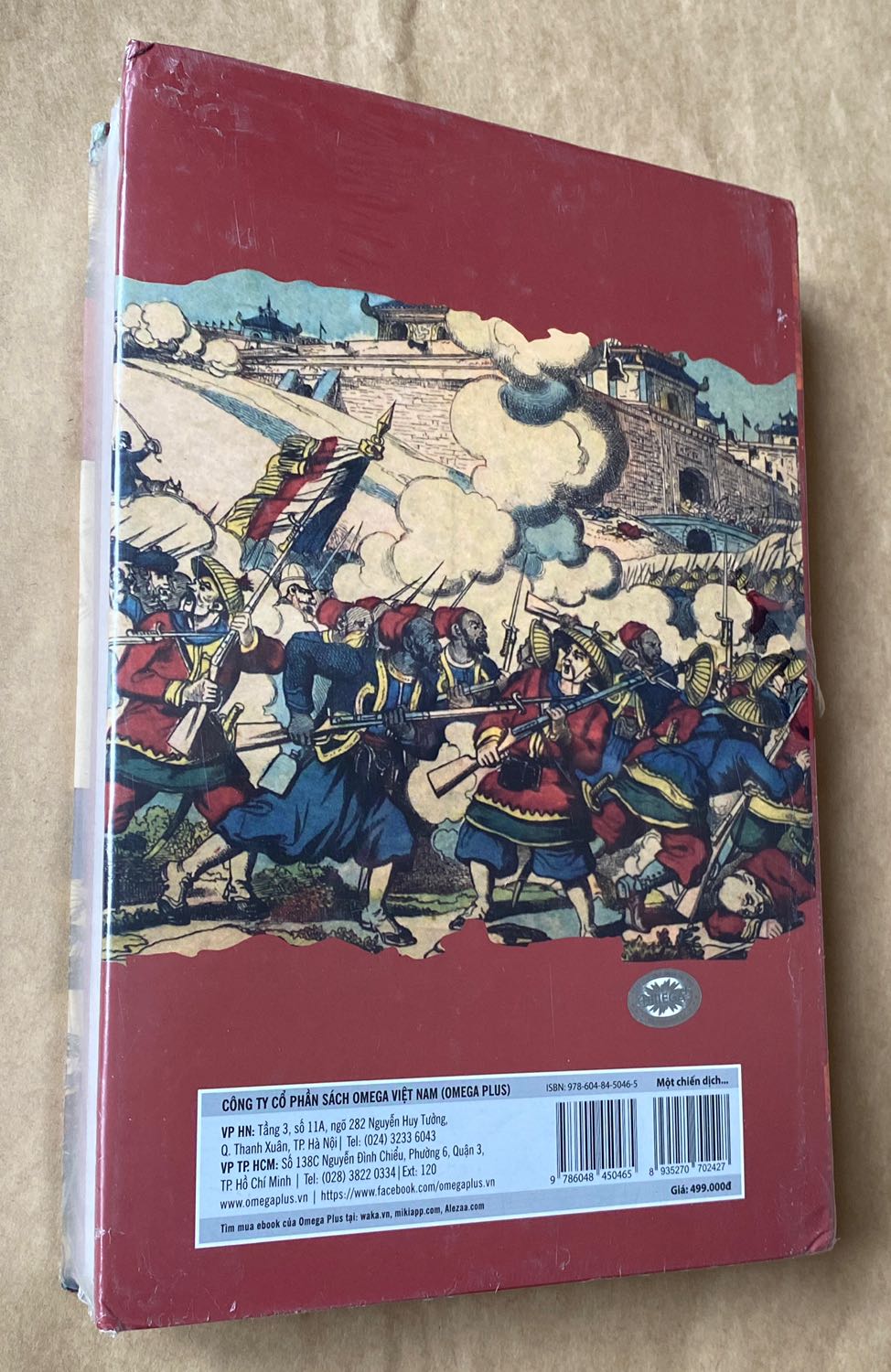Mình thích sách của Omega+ nên mình chọn bản này. Cầm cực kỳ nặng tay luôn. Mình còn chưa bóc seal nên không biết bên trong ra sao. Nhưng thấy bạn mình khen là ok lắm 👍🏻