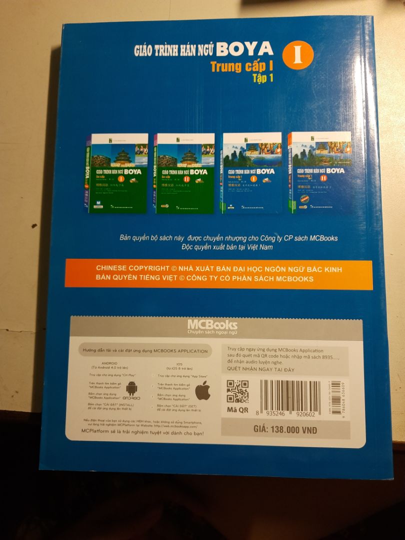 Tiki giao hàng nhang, đóng gói hộp rộng. Sách mình nhận là bản in năm 2020, màu sắc đẹp.
Nội dung thì mình chưa học nên chưa review được.