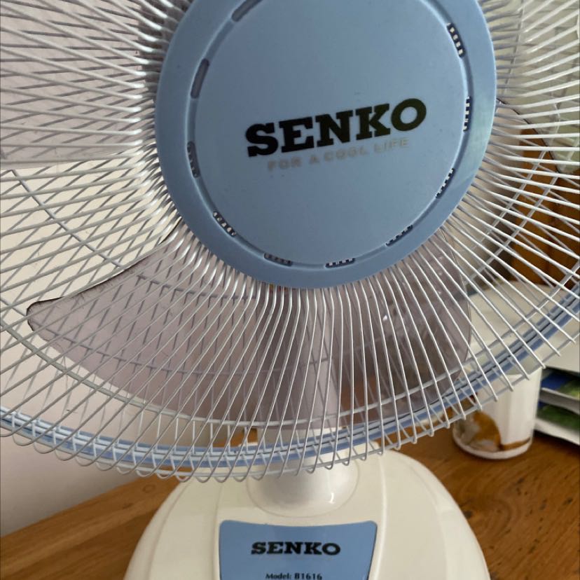 Quạt bị hư nút số 2( sử dụng nhiều)
Gọi cho cty thì bảo đem tới trạm bảo hành để sửa chứ cty ko đổi quạt khác
Thấy ghét!