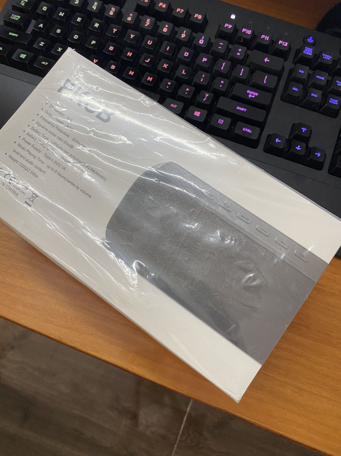 loa nặng và ngoại hình cực đẹp. nhìn rất chất lượng. phần âm thanh max loa thì bass mạnh, ấm, ko bị bể tiếng hay rè. kết nối dễ dàng và xa dc hơn 10m trong không gian thoáng ko vật cản. rất ấn tượng. Sẽ ủng hộ tiếp khi có dịp