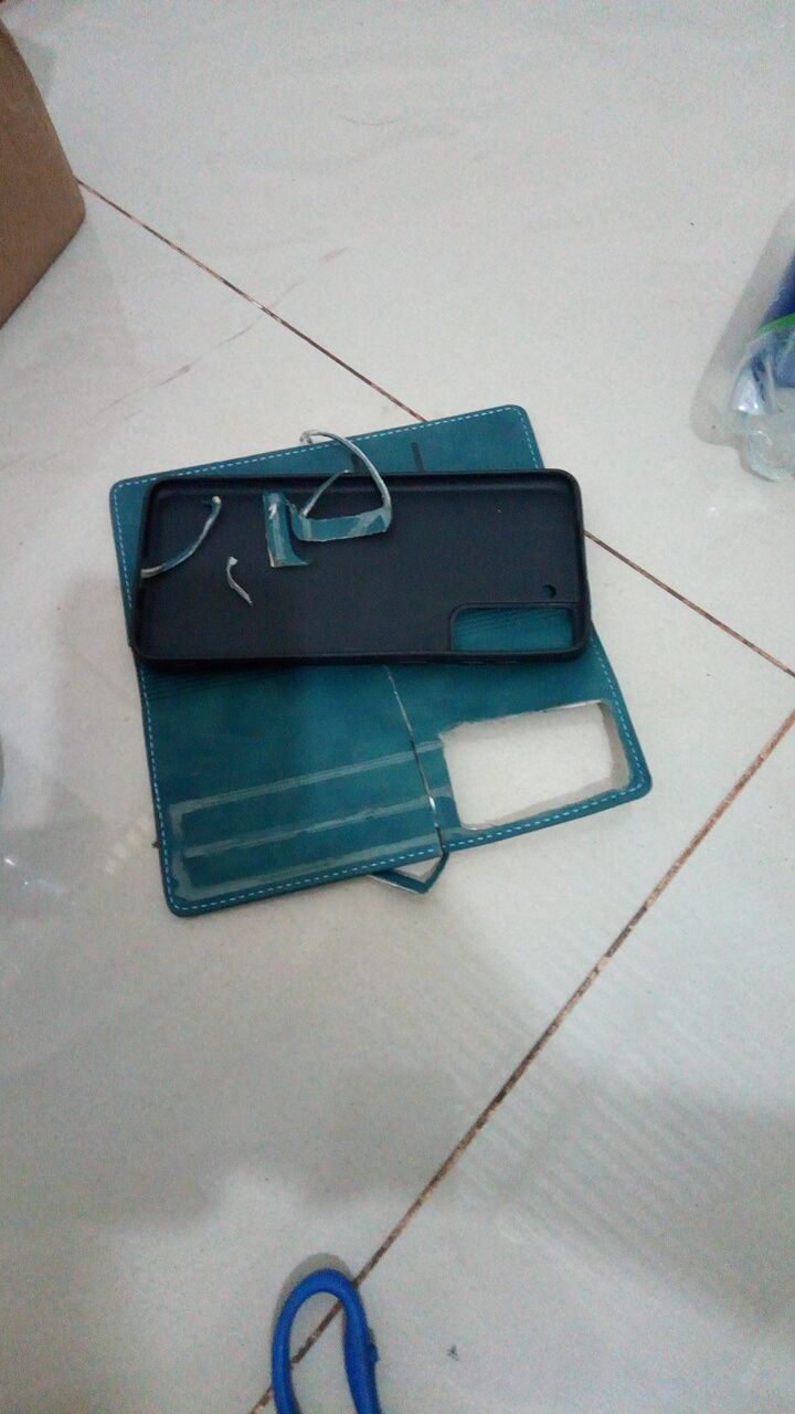 mua ss S21. tin tưởng nên không kiểm tra. giờ lắp vào không vừa.lừa nhau à