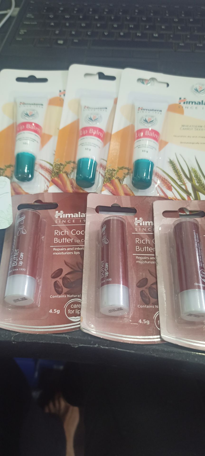 cảm ơn shop giao hàng siêu nhanh, son dưỡng rất tốt thoa lên môi mềm thơm dễ chịu, còn được tặng cây son cacao...giá rẻ mà chất lượng quá ok sẽ tiếp tục ủng hộ shop