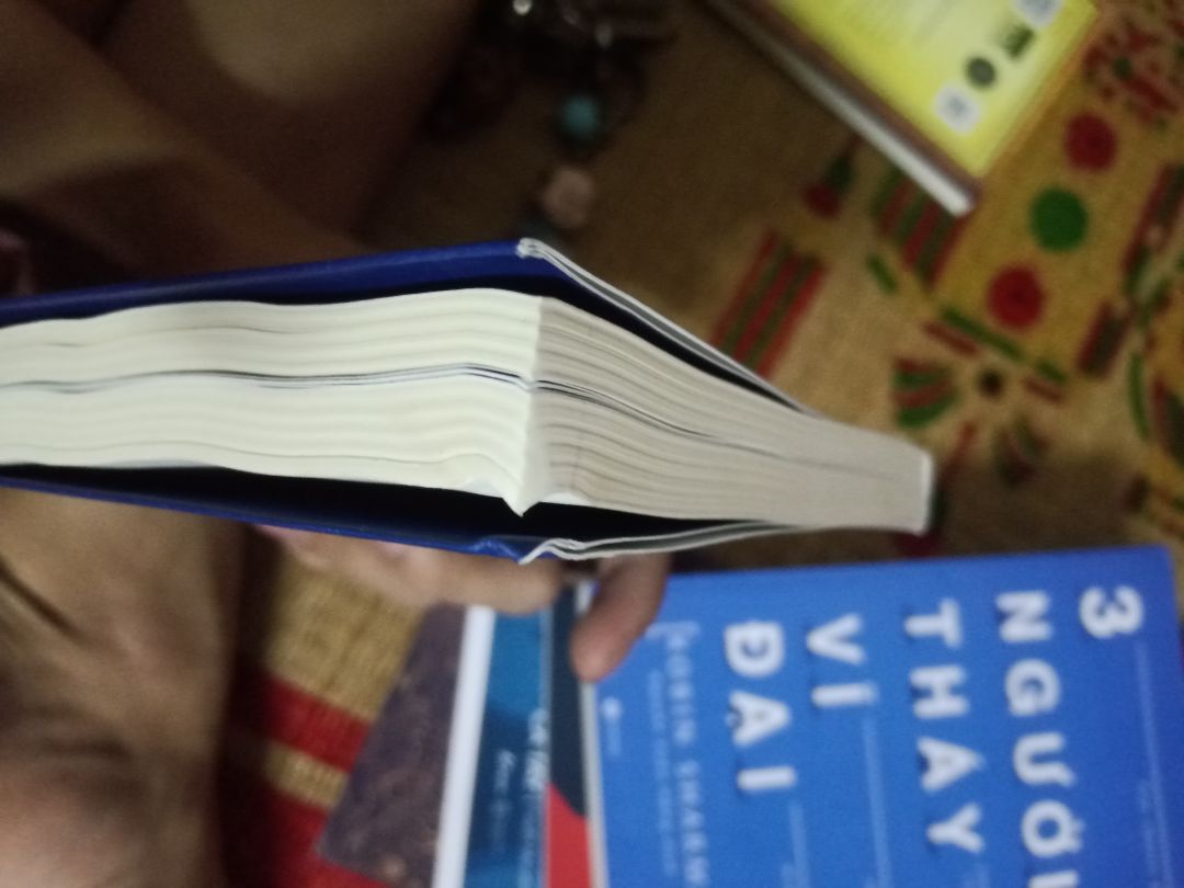 giao nhanh, nhưng hàng đóng gói rất ẩu chỉ cho 5 quyển sách vào hộp rồi gói lại, mình là người quý sách lên rất k hài lòng !